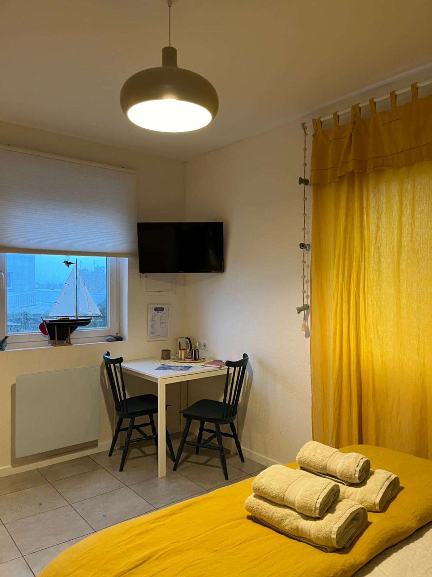 L'Atelier De Mezareun Bed & Breakfast Ushant Exterior photo